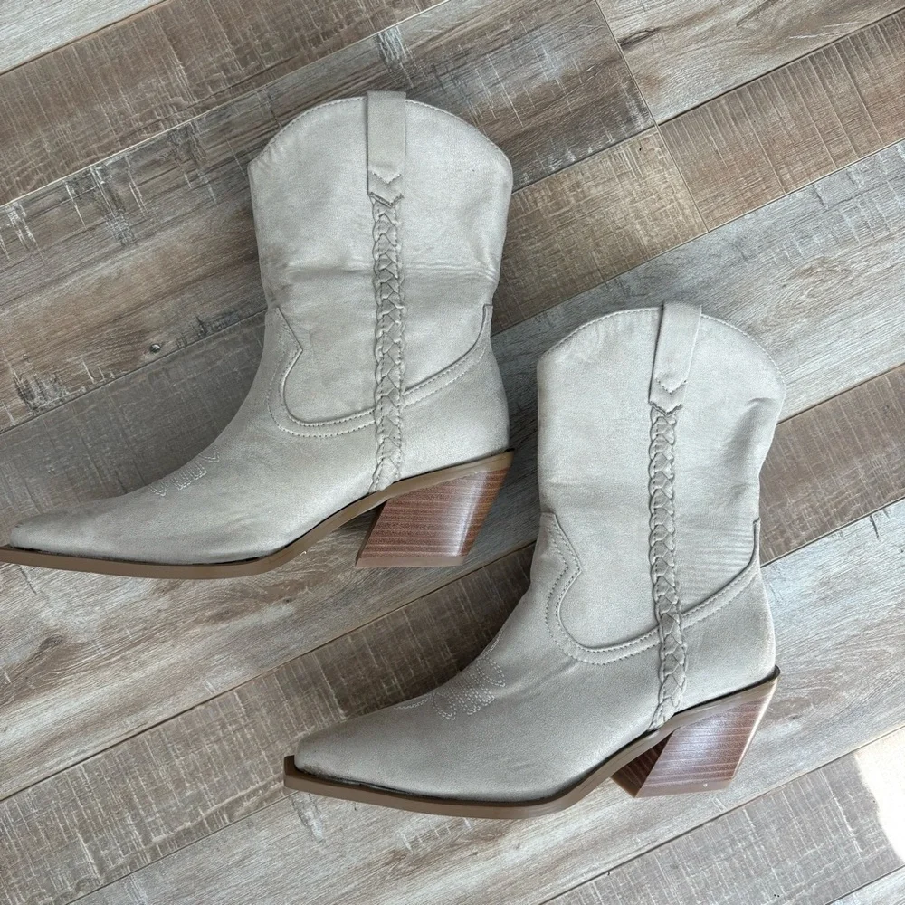 Billini Suede Cowboy Ankle Boots Size 6 - Picture 1 of 7